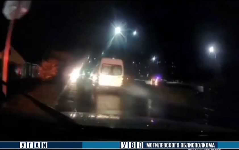 В Бобруйске водитель угнал автомобиль и пытался на нем скрыться от ГАИ