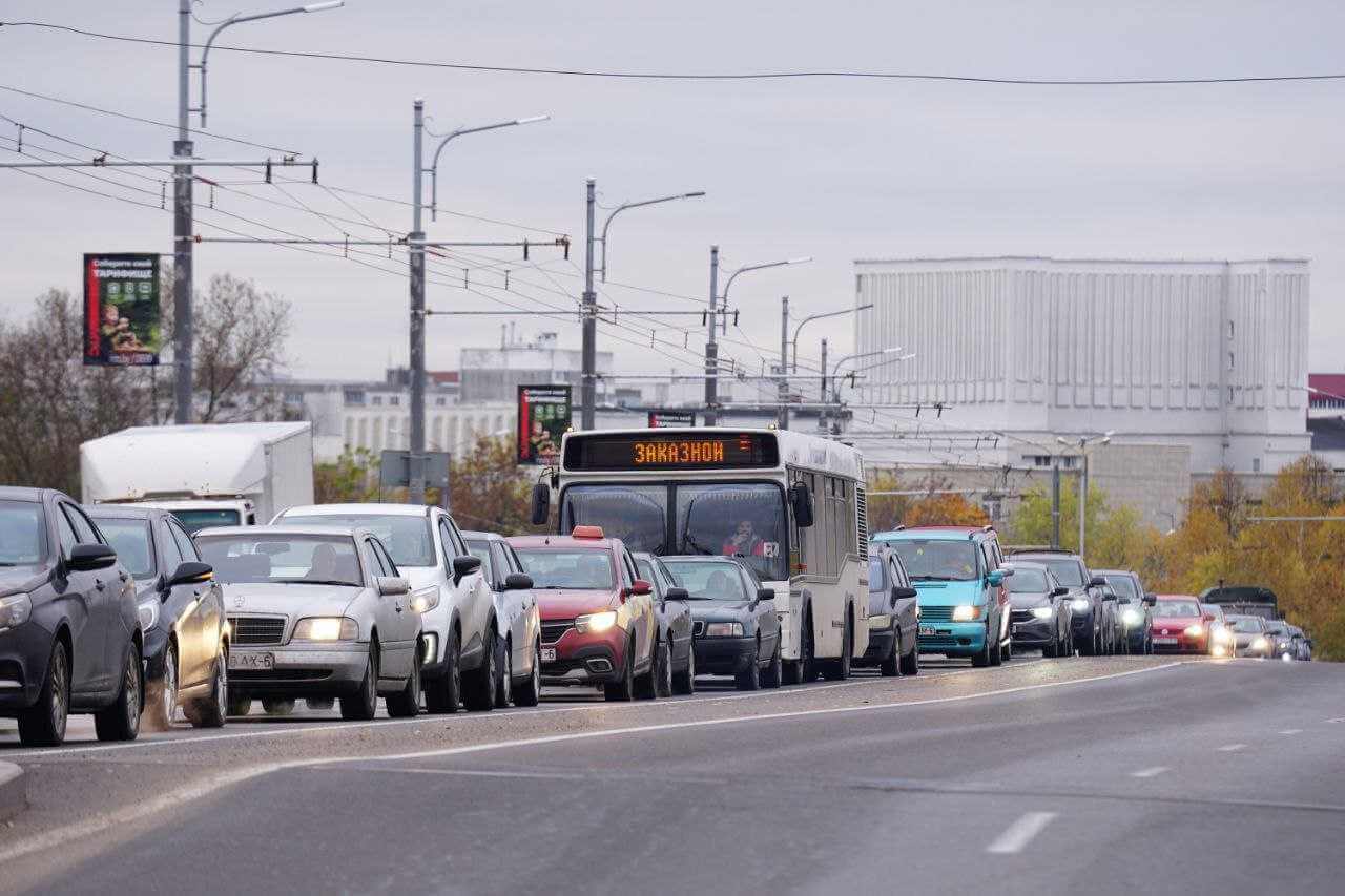 С 8 ноября по путепроводу через ул. Заводскую по пр-ту Шмидта организуют движение дополнительного автобусного маршрута №49