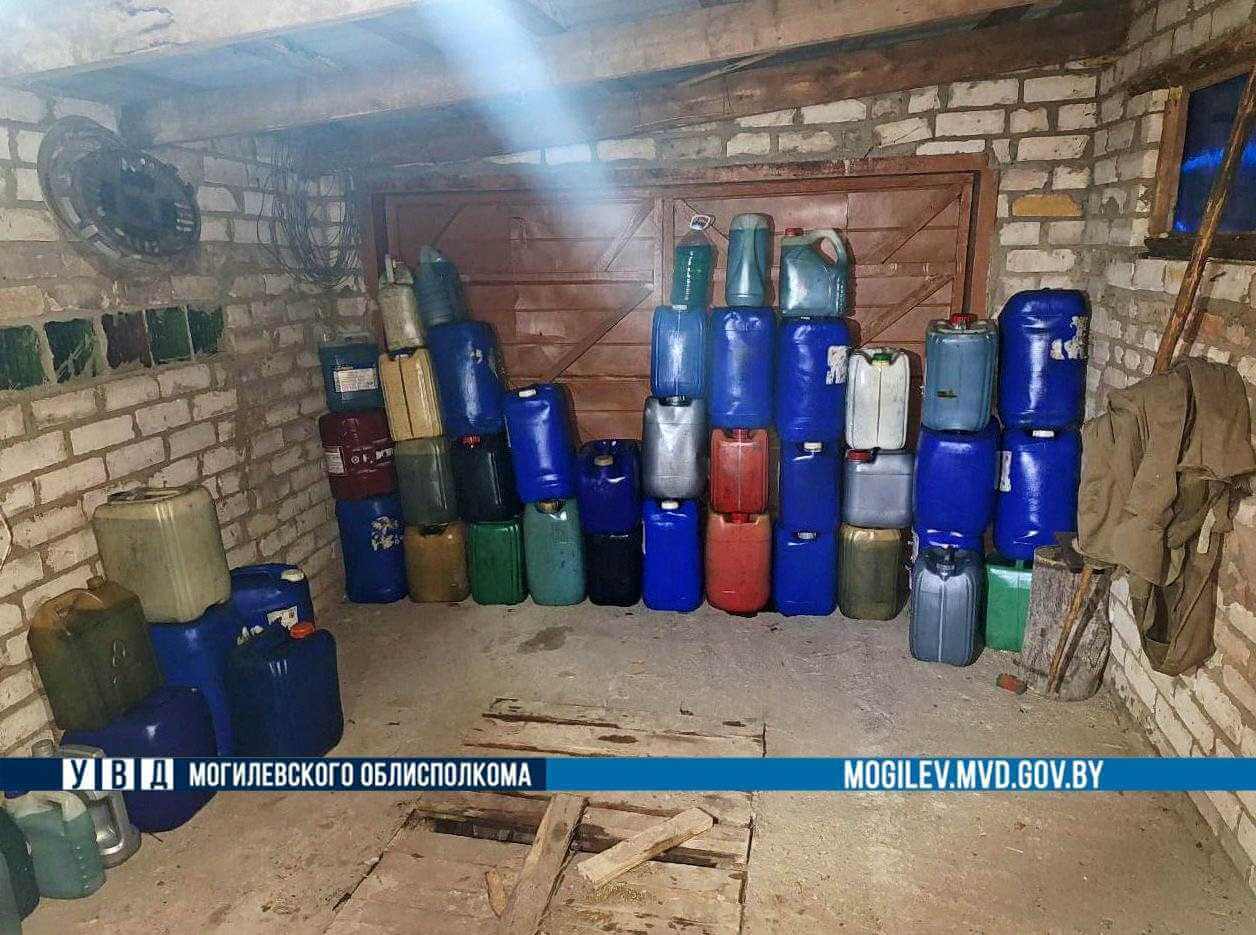 1700 литров окрашенного дизтоплива похищено на предприятии в Кричево