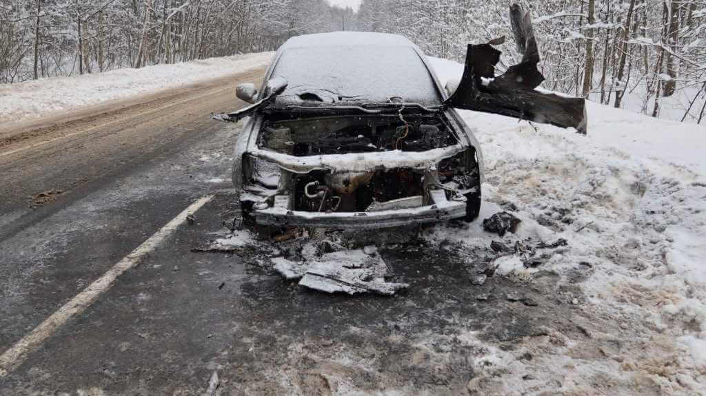 В Могилевском районе прямо посреди трассы загорелся автомобиль