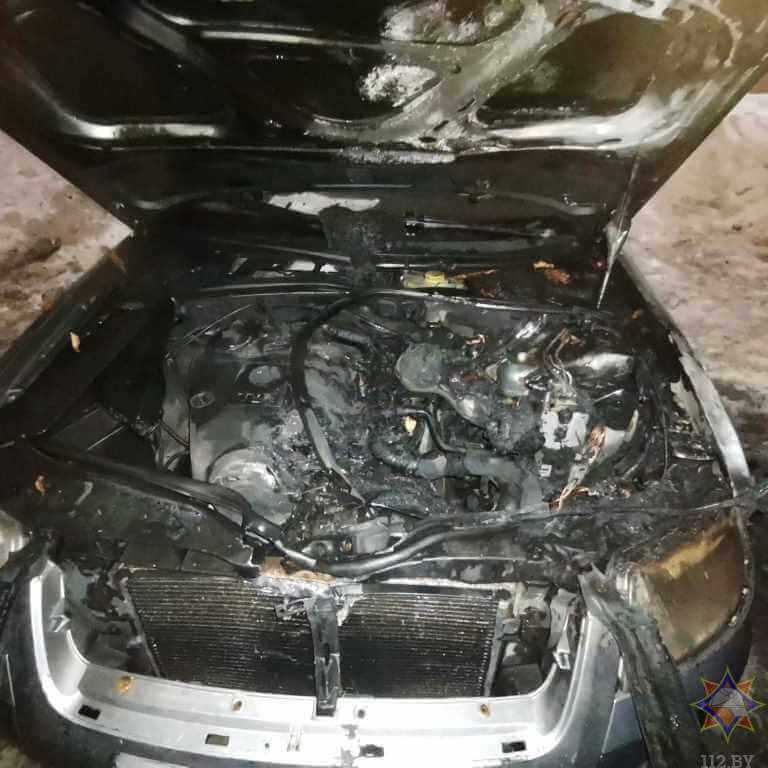 Вчера в центре Могилева  на улице Дзержинского горел автомобиль