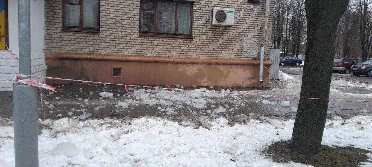 В Могилеве от схода снега с крыши пострадала женщина