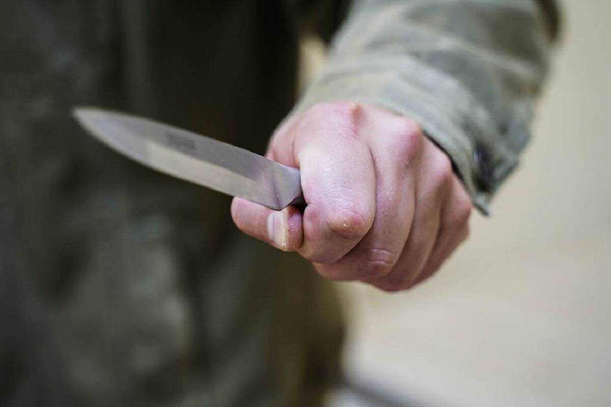 В Кличеве 52-летний мужчина угрожал ножом сожительнице: милиционер выстрелил в ногу нападавшего