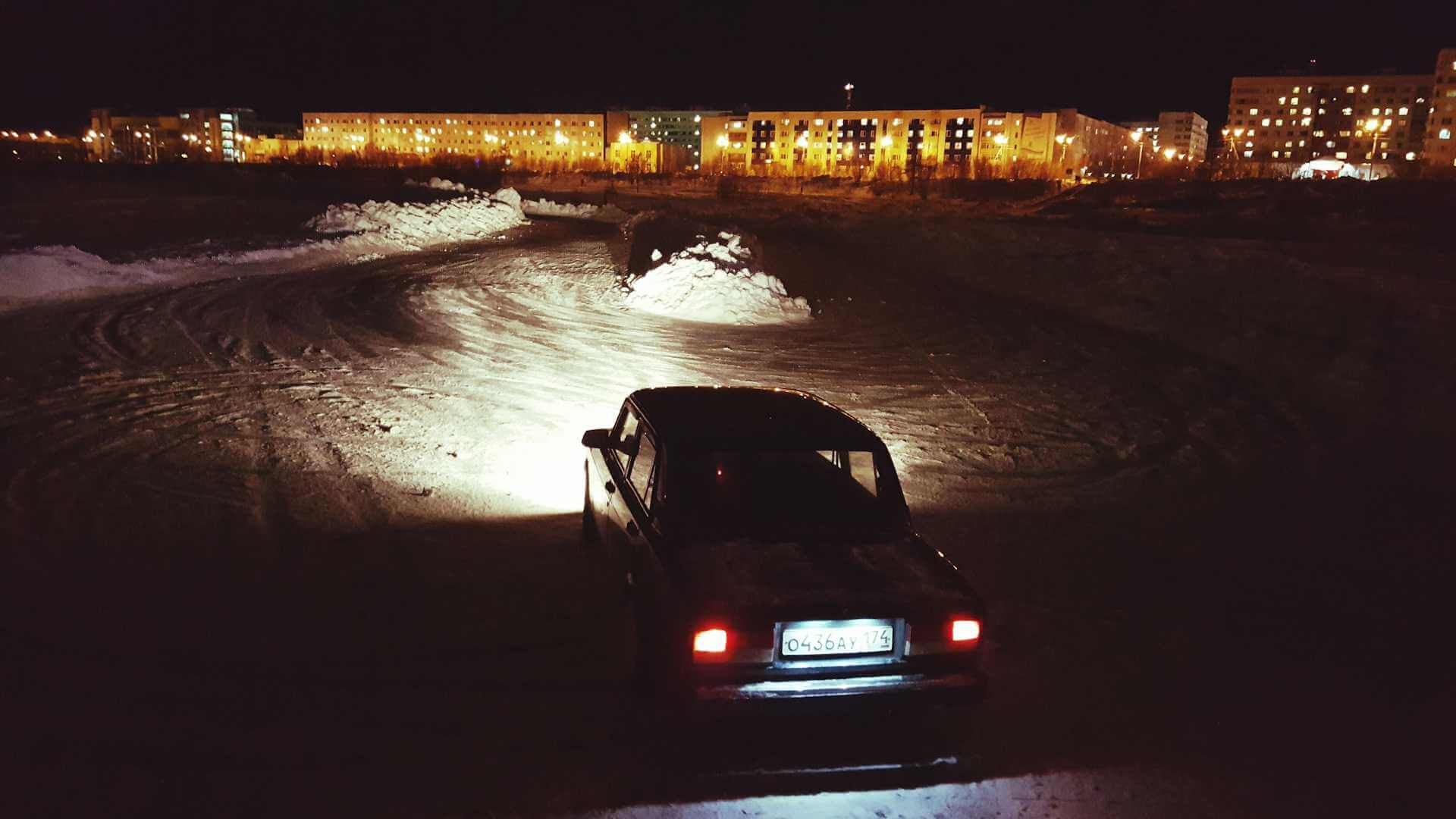 Зимний дрифт в Бобруйске завершился аварией и разбитыми автомобилями