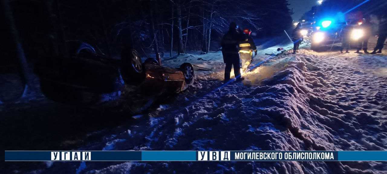 В Могилевском районе опрокинулся автомобиль, водитель доставлена в больницу