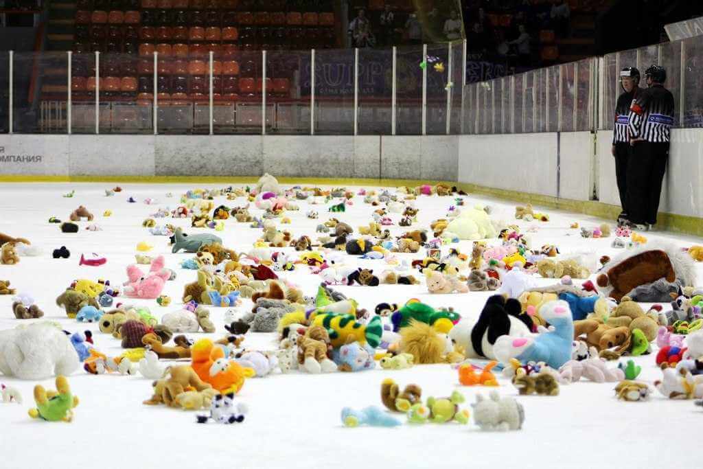 Хоккейный клуб «Могилев» объявил большой "мишкопад": мягкая игрушка вместо билета