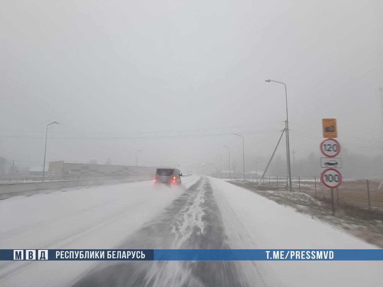 На дорогах Могилевщины сложная обстановка - порывистый ветер и снегопады