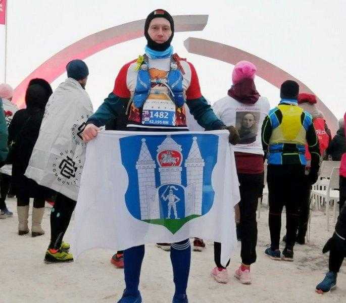 Могилевчанин пробежал 42,195 км на зимнем марафоне «Дорога жизни»