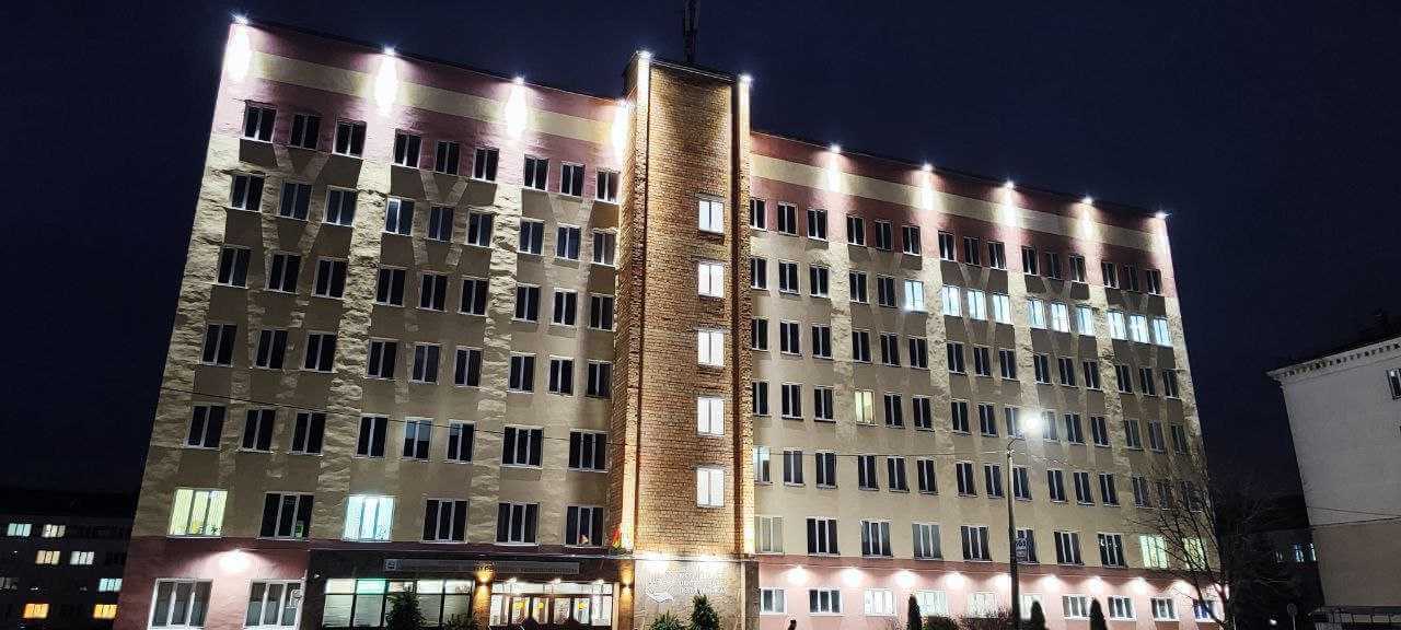 15 февраля включилась архитектурная подсветка здания Могилевской центральной поликлиники