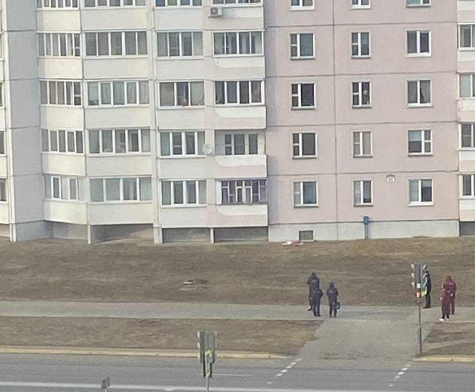 В Могилеве из окна десятого этажа выпала женщина