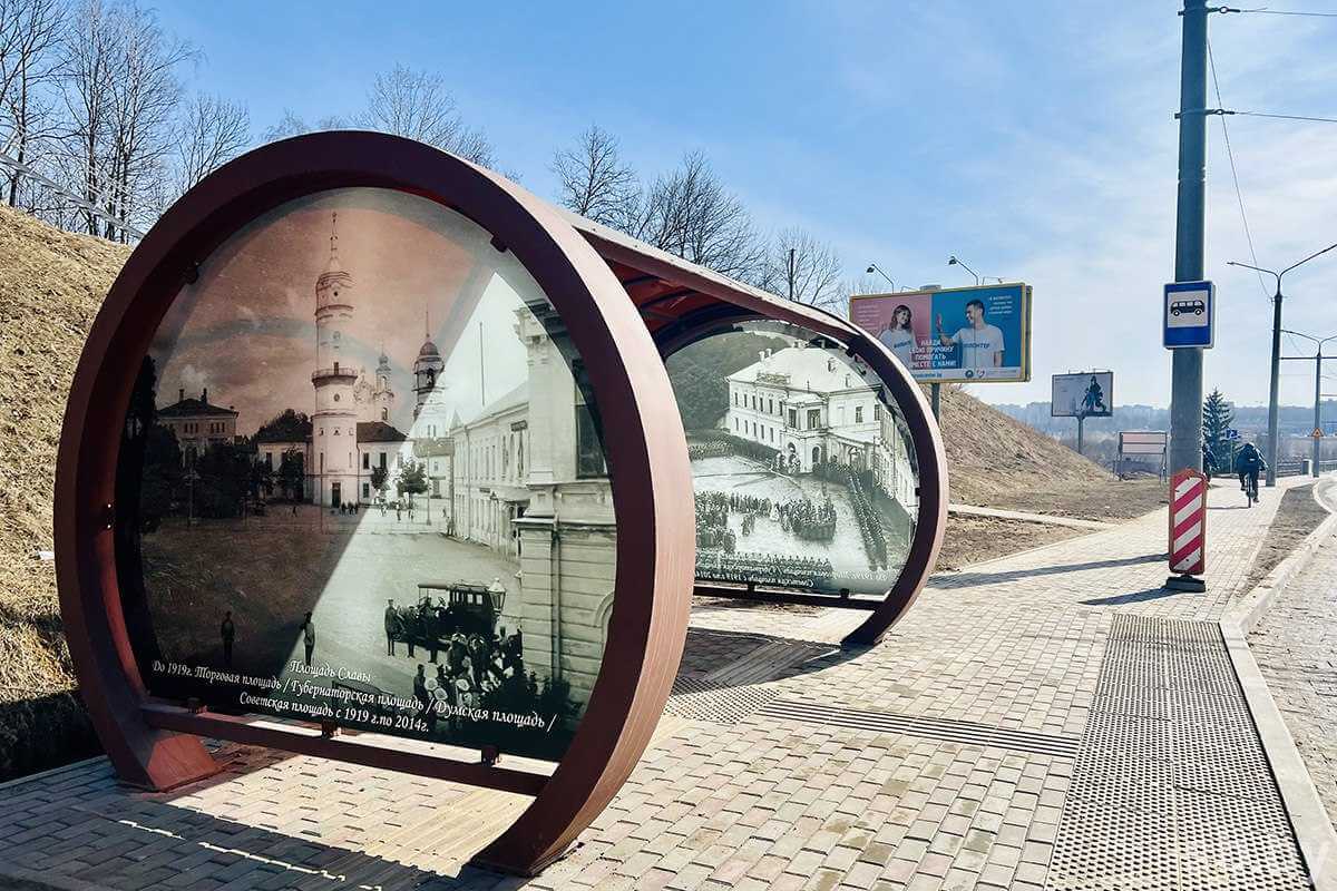 В Могилеве остановки общественного транспорта украсили старыми фотографиями города