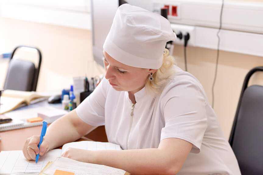 В Могилеве медсестры получали заработную плату за несуществующих пациентов