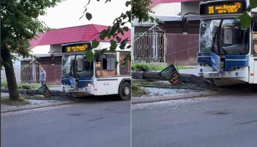 В Могилеве автобус №35 врезался в столб