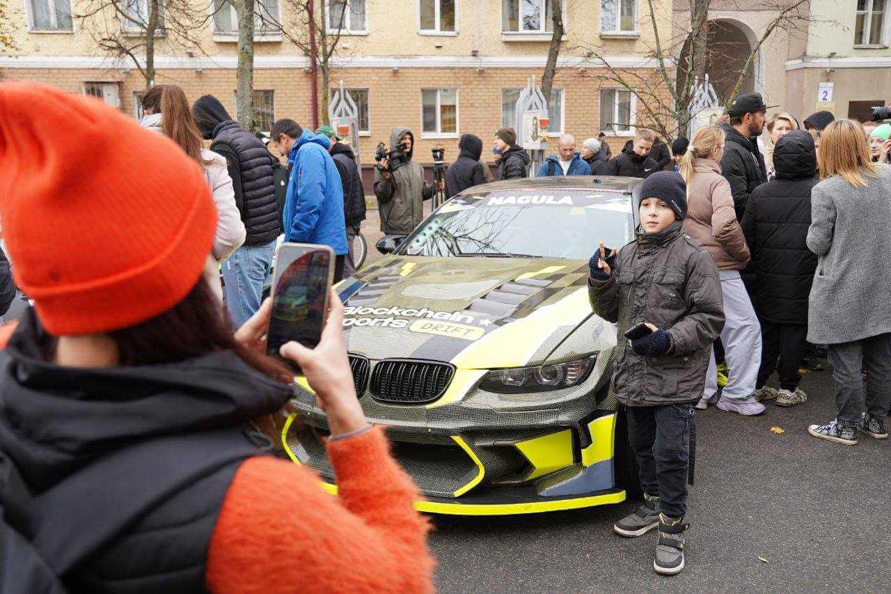 17 фото дрифт-шоу в Могилеве собрало многочисленных фанатов автоэкстрима