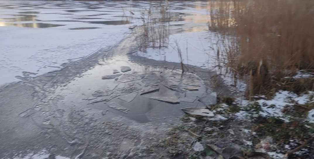 В Могилевском районе под лед провалился рыбак, его спасли прохожие