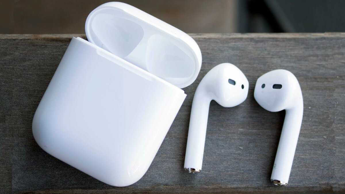 Какие AirPods обеспечивают более комфортную посадку в ушах?