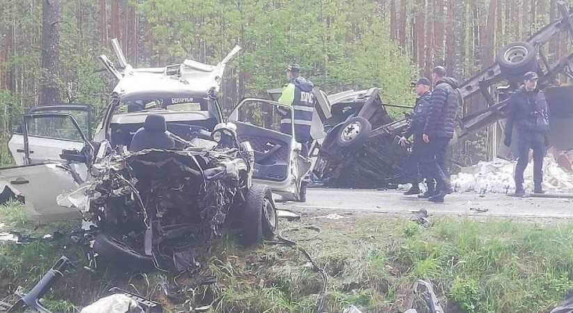 Жесткое ДТП под Могилевом: столкнулись легковушка и большегруз
