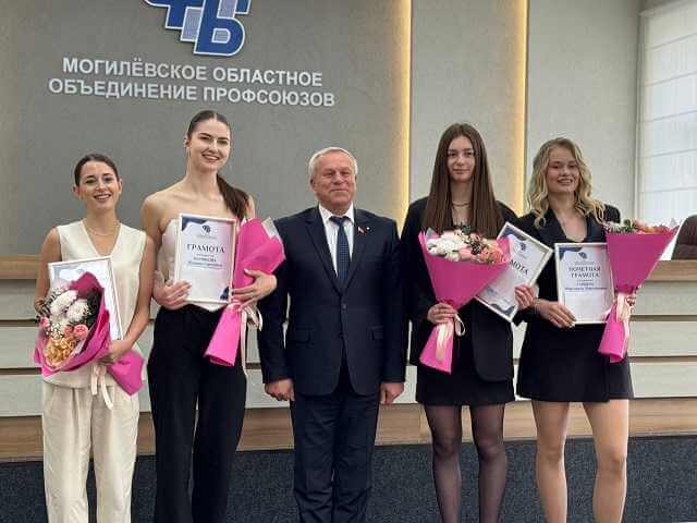 В Могилеве наградили волейболисток команды «Коммунальник-Могилев»