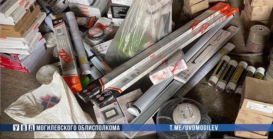В Могилеве мастер вместе с подчиненными обворовали завод