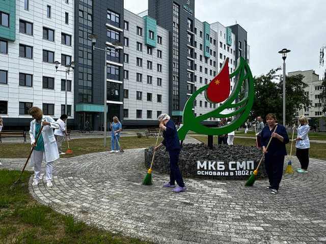 Медики Могилева навели порядок на закрепленных за структурными подразделениями территориях