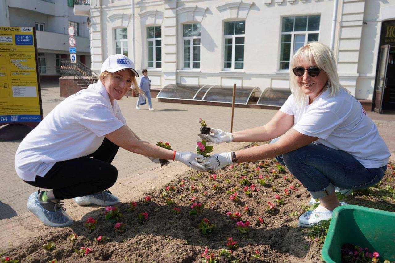 Депутат Могилёвского городского Совета приняла участие в благоустройстве города
