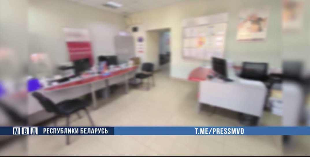 В Могилеве работница банка «одолжила» из кассы 100 тысяч рублей, но забыла вернуть — теперь ей светит большой срок