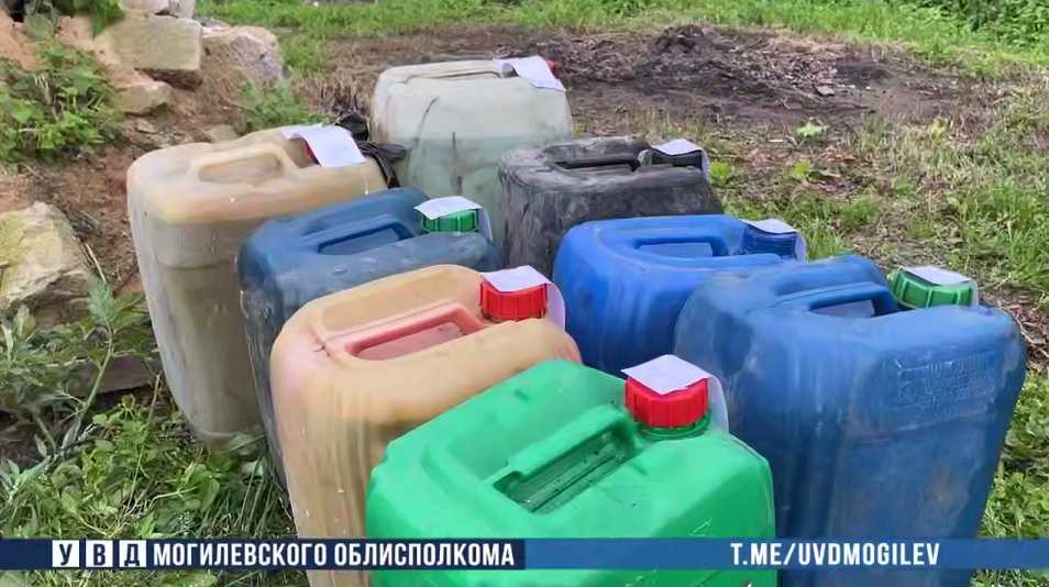 На Могилевщине механизатор сливал топливо с трактора