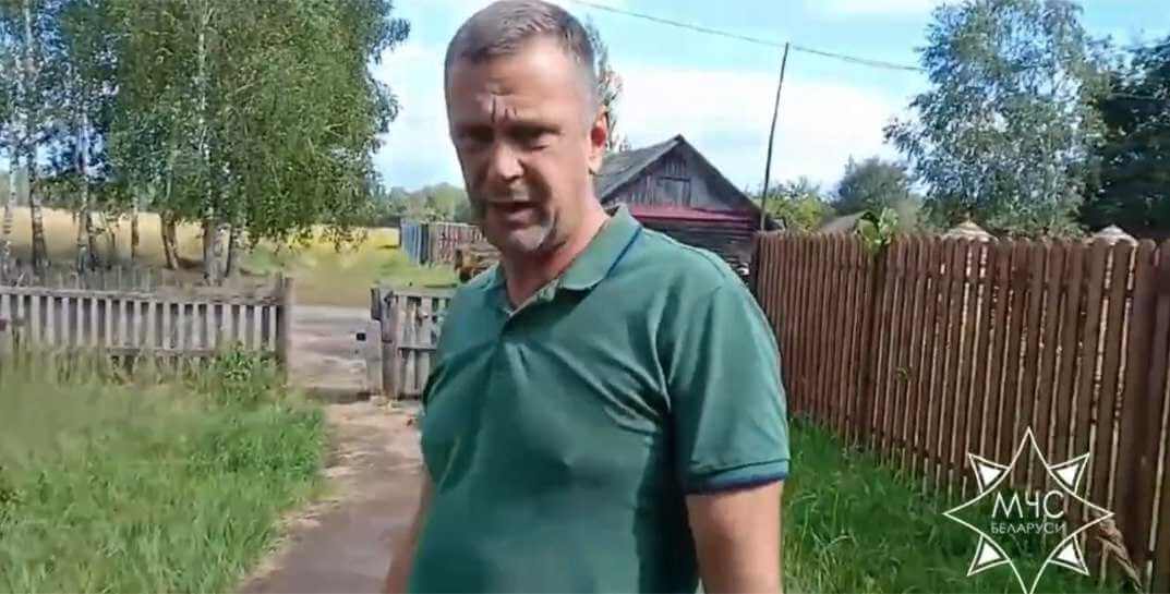 На Могилевщине сосед спас двух односельчан: выбил запертую дверь и вынес людей из горящего дома