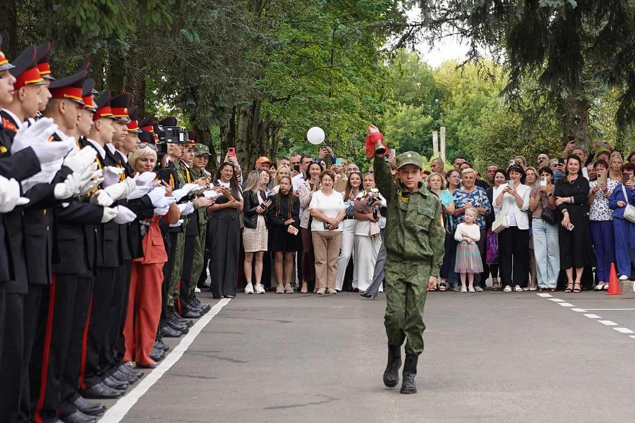 Сотрудники УВД поздравили учащихся Могилевского областного кадетского училища с Днем знаний