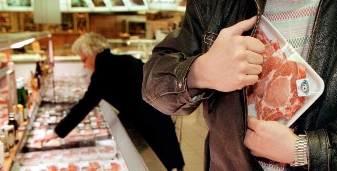 19-летний могилевчанин придумал неординарный бизнес: выносил из магазинов товары, а потом продавал их в сети