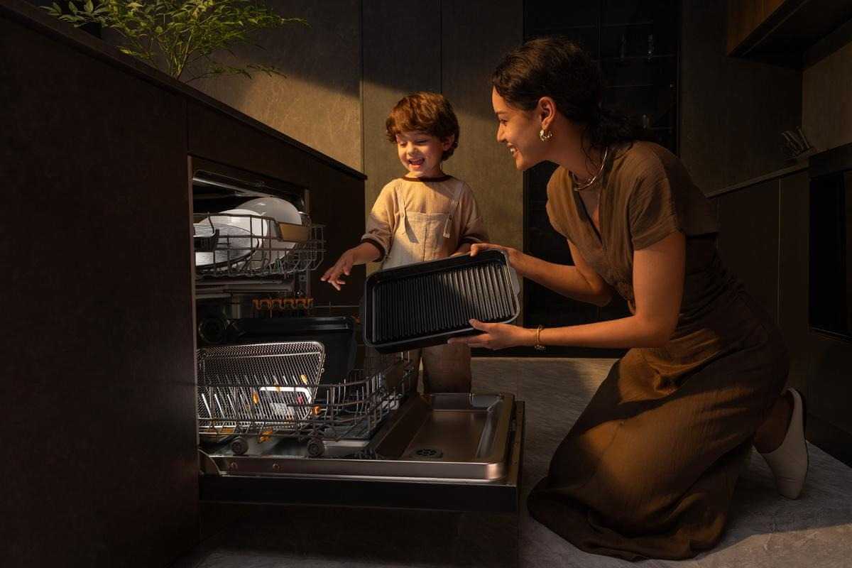 D:\Trouver\Trouver IG20 Pro\Денис\Worry-Free Cleaning, Inside and Out-清洁简单.jpg