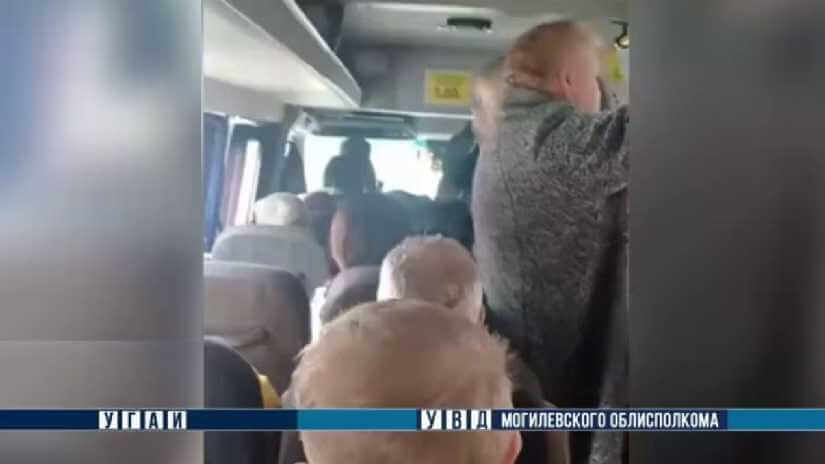 На Могилевщине маршрутчик взял в салон пассажиров, когда не было сидячих мест — и поплатился за это