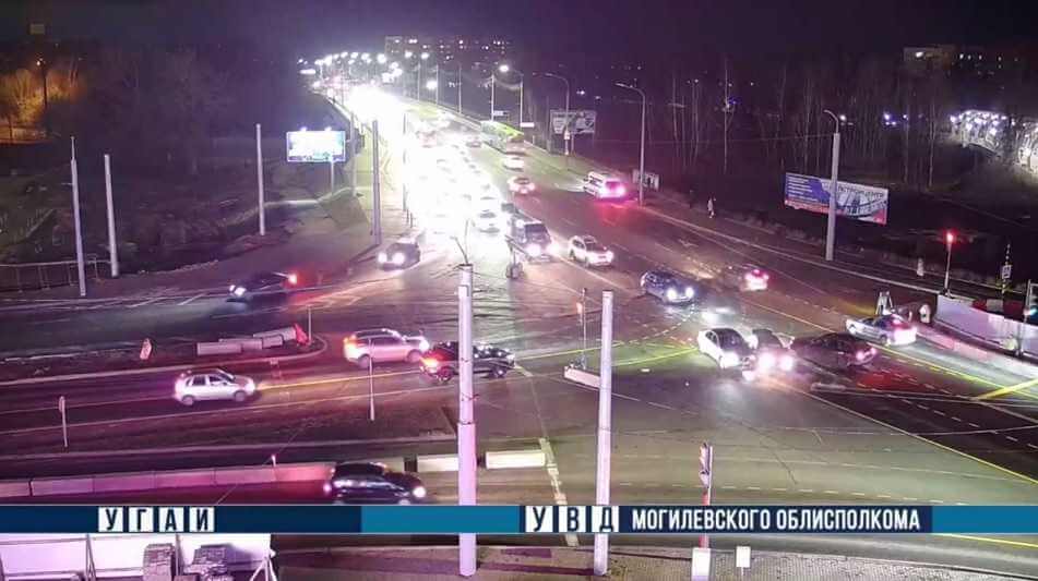 В Могилеве столкнулись три автомобиля