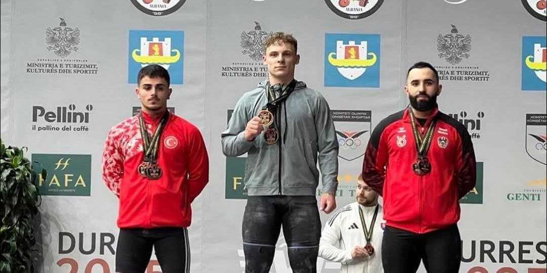 Могилевчанин Андрей Фролов стал чемпионом Европы среди молодежи по тяжелой атлетике