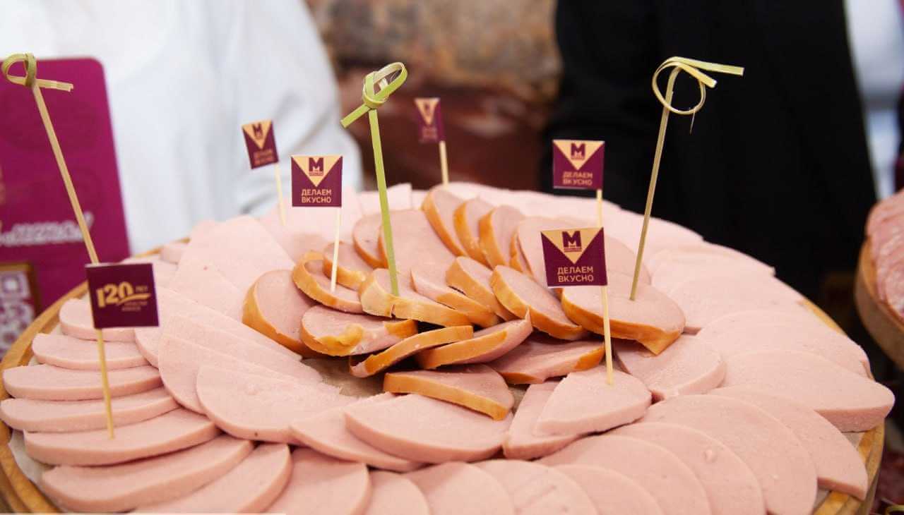 В могилевском магазине «Евроопт» прошла дегустация белорусских колбас: покупатели оценили вкус и качество местных товаров