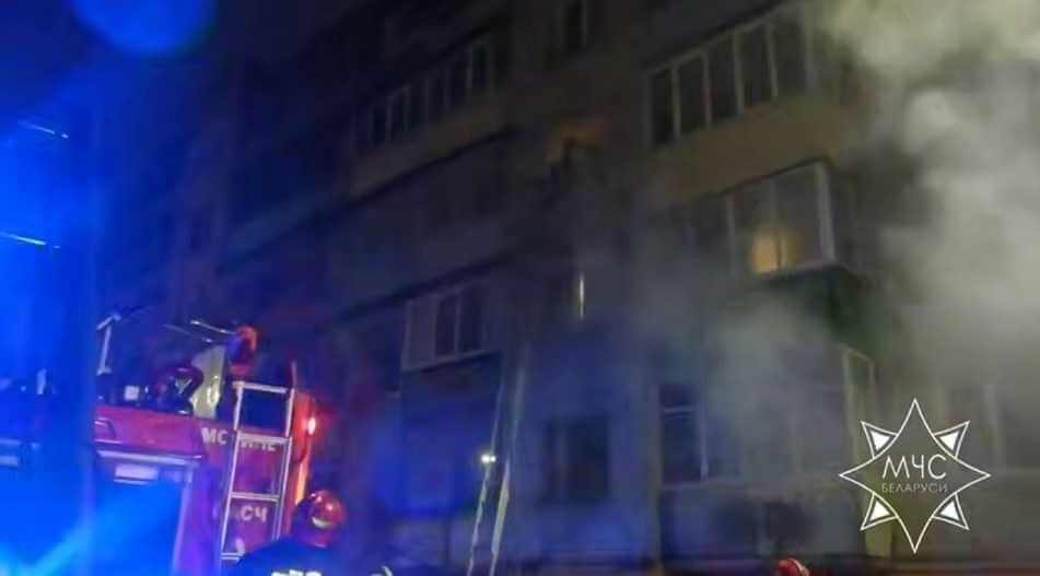 Ночью на улице Кобринской в Могилеве горела квартира — хозяин госпитализирован