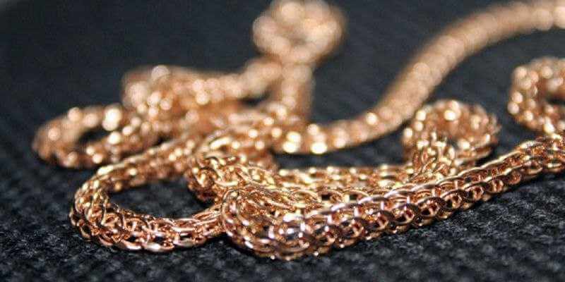 Могилевчанин украл у друга золотую цепочку, сдал ее в ломбард, а деньги проиграл в казино