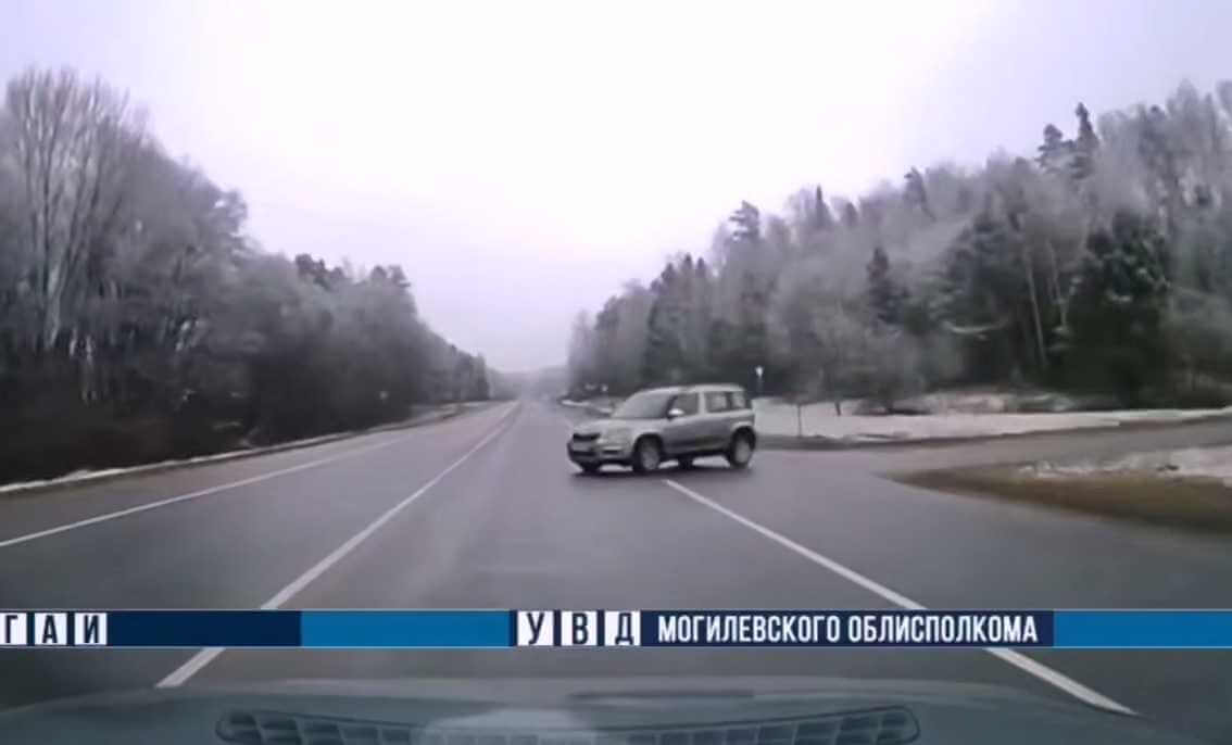 На трассе под Могилевом: водитель спровоцировал ДТП, а затем просто уехал