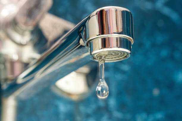 В Могилеве прорвало трубопровод на улице Кедровой, ведутся восстановительные работы