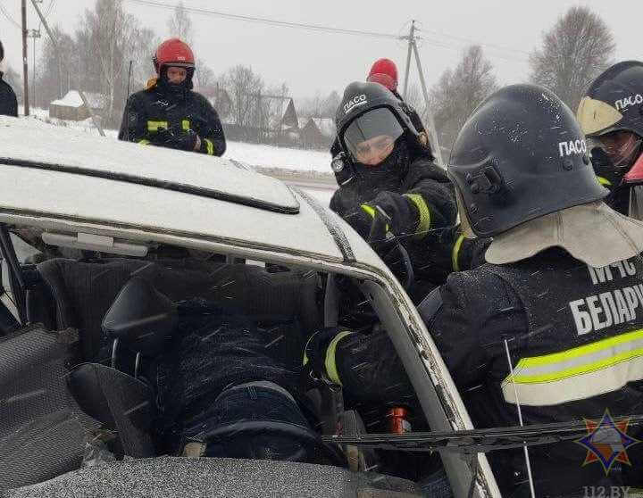 Серьезное ДТП под Могилевом: чтобы спасти мужчину, пришлось разобрать авто
