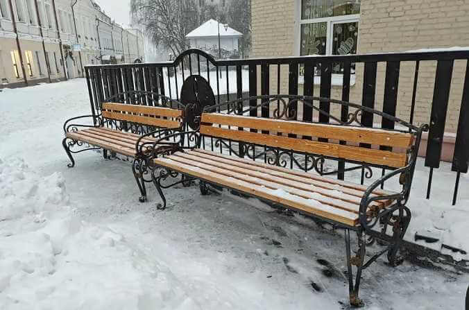 Порядка 20 скамеек установлены на отреставрированном участке могилевской «пешеходки»