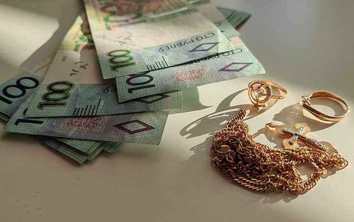 В Могилеве подросток приехал пожить к тете и сдал в ломбард ее украшения