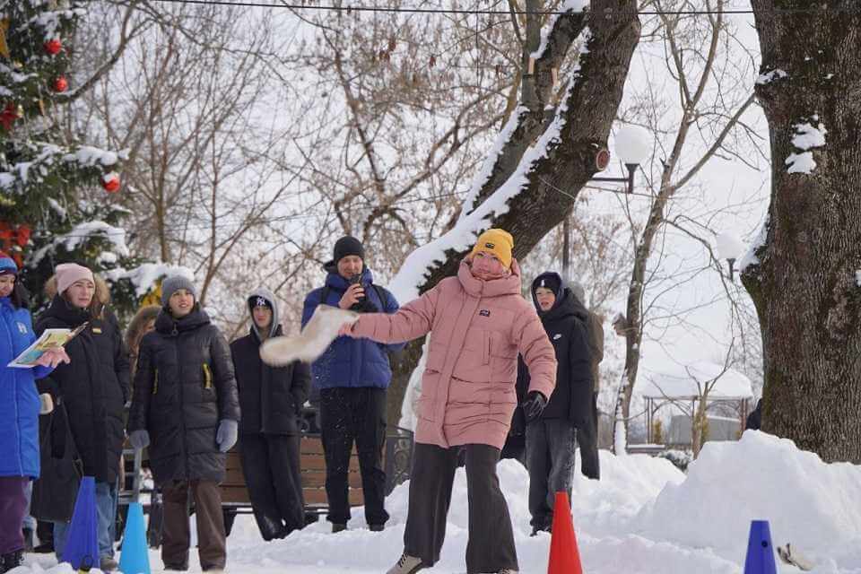 В Могилеве отгремел второй чемпионат по метанию валенка