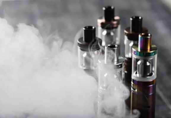 В Могилеве закрыли магазин, который продавал просроченные жидкости для вейпов