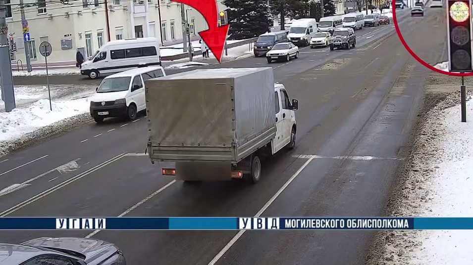 В Могилеве сразу три водителя проехали на перекрестке на красный — всех нашли и наказали