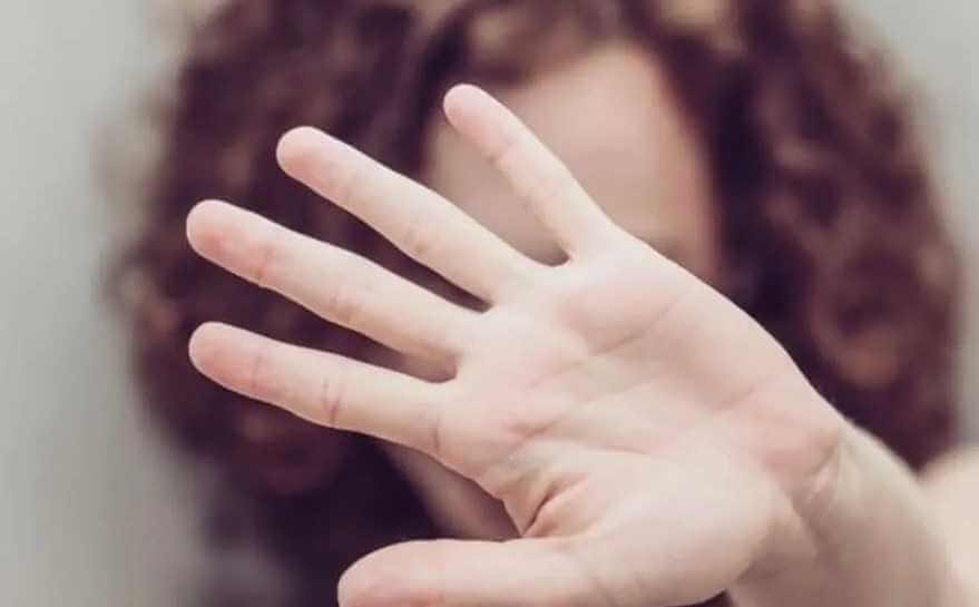 На Могилевщине многодетная мать водила домой посторонних — пострадала несовершеннолетняя дочка