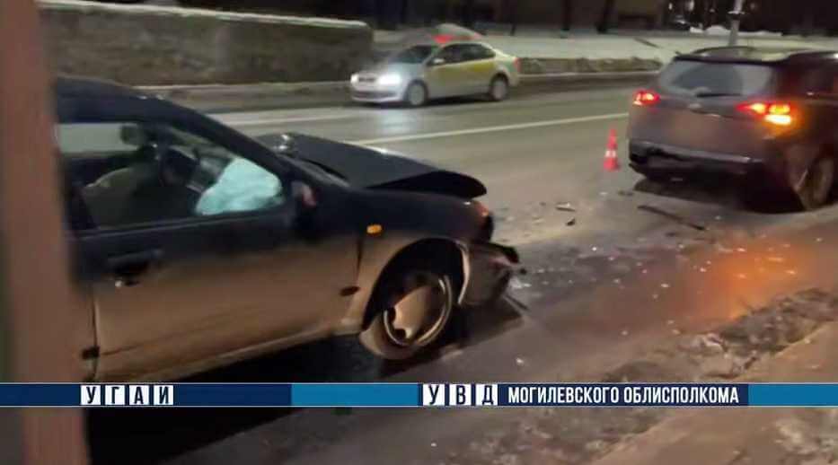 В Могилеве произошло ДТП с тремя легковушками — пострадал шестилетний ребенок