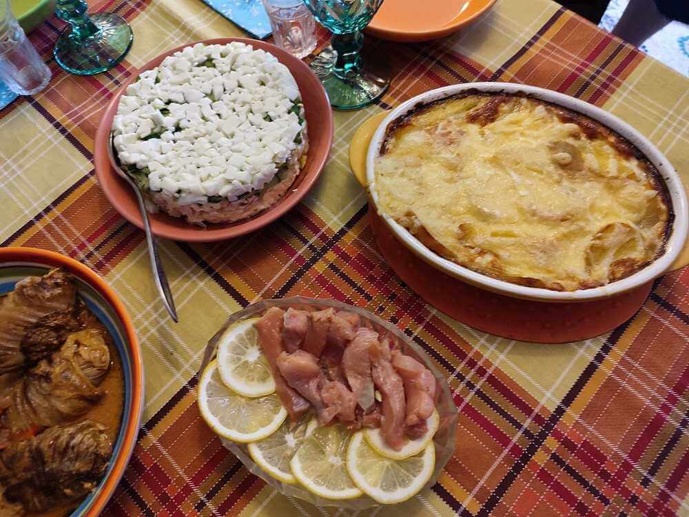 Под Могилевом сельчанин пригласил на застолье знакомую и не досчитался более тысячи рублей