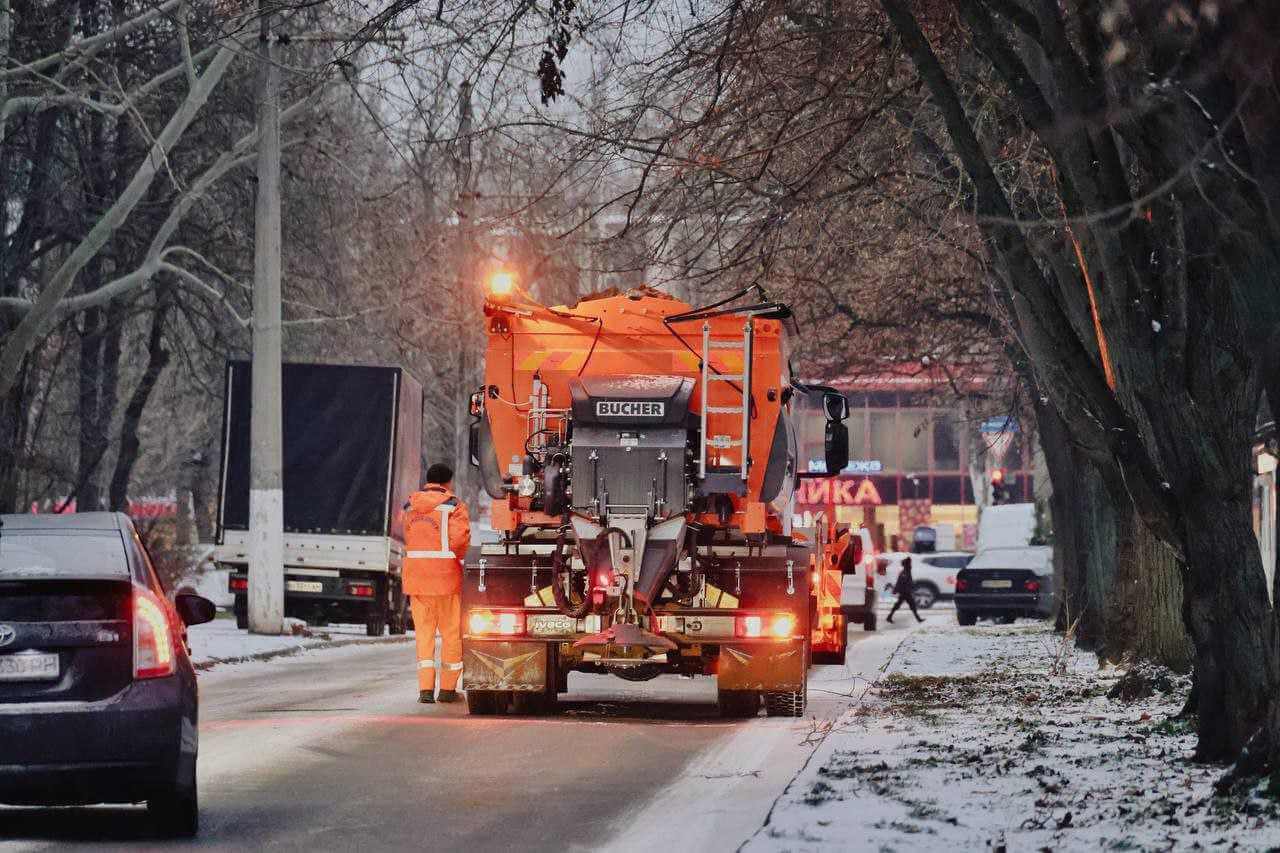 На Могилевщине пробуют новый способ борьбы с гололедом