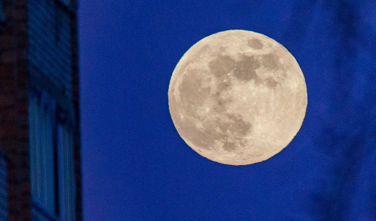 Могилевский фотограф запечатлел Снежную Луну